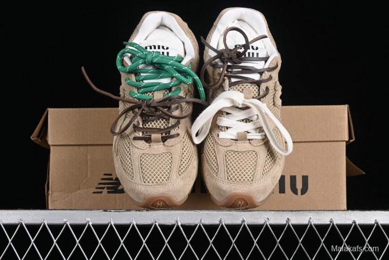 Miu Miu x New Balance 530 Low-Top Retro Running Sneakers with Dual Lace Design - G.D4