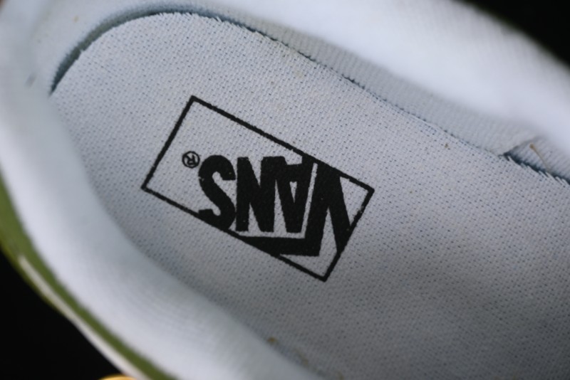 Vans Classics Knu Skool Retro Sneakers with Enlarged Toe and Thickened Sole - VN0009QCCIB