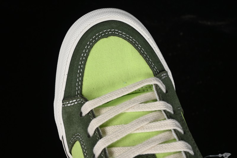 Vans Chukka Push Low-Top Skate Shoes with Slip-Resistant Sole in Apple Green - VN0008ZE08P