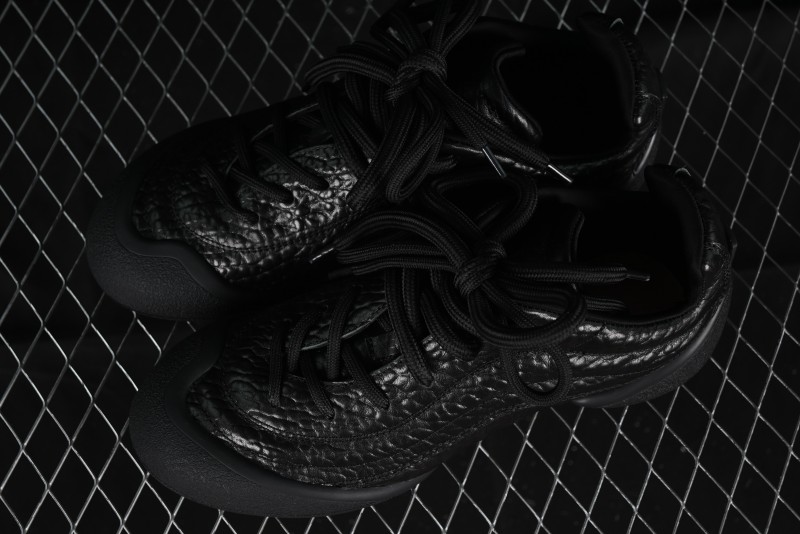 Alexander McQueen Flexion Retro Sneakers in Black with Diamond Grain Calfskin - 8.F6