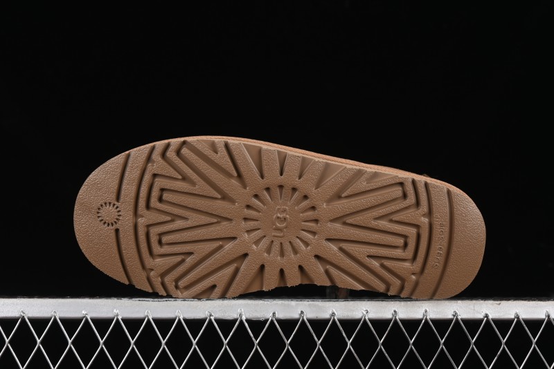 UGG LE FU Low Top Slip-On Lifestyle Casual Shoes - 1131616