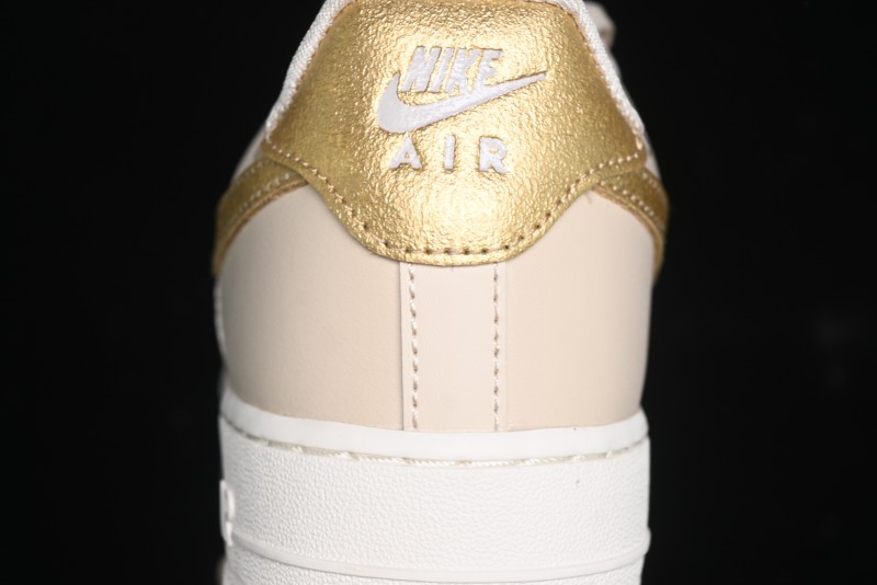 Nike Air Force 1 '07 Low Top Sneakers with Full-Grain Leather and Air Cushion - DQ7569-102