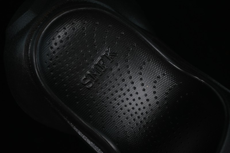 SMFK COMPASS Embossed One-Word Platform Slides - E9066
