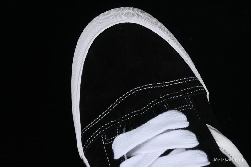Vans Classics Knu Skool Retro Sneakers in Black & White - VN0AUAK375