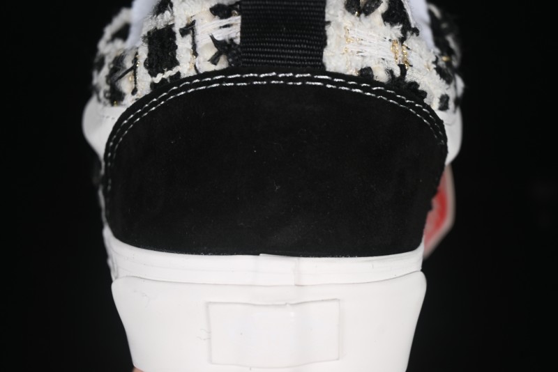 Vans Classics Knu Skool Retro Skate Shoes with Enhanced Cushion and Breathable Mesh - VN0A5JM2BA21
