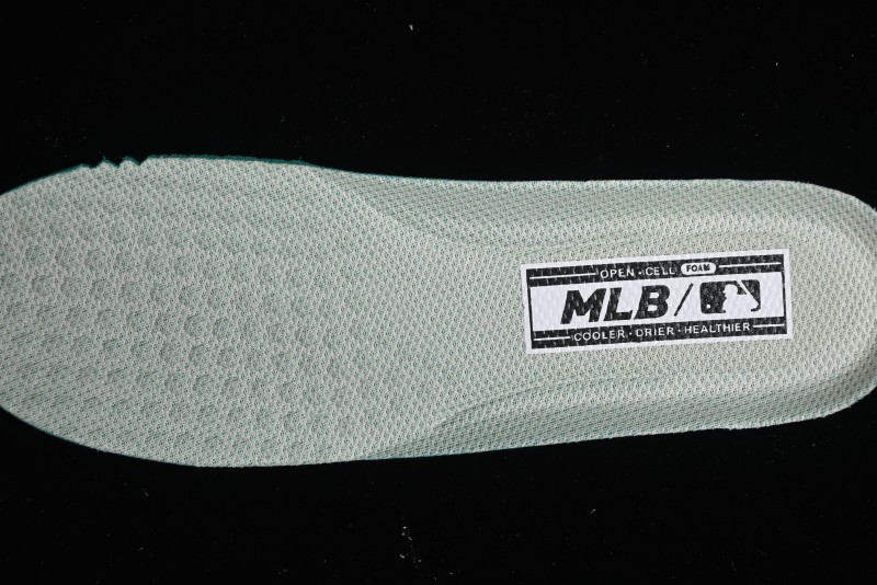 MLB Chunky Liner New York Yankees Lightweight Platform Sneakers with 6cm Height Increase - 3ASXCLB3N50IVS