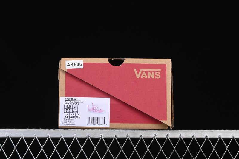 Vans Knu Skool Low-Top Retro Chunky Sneakers with Original Big Logo - VN000CRPBAK