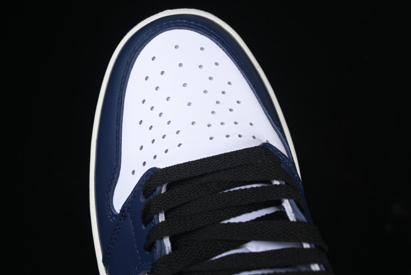 Nike Air Jordan 1 High OG "Midnight Navy" Basketball Shoes with Full Leather Construction - DZ5485-401