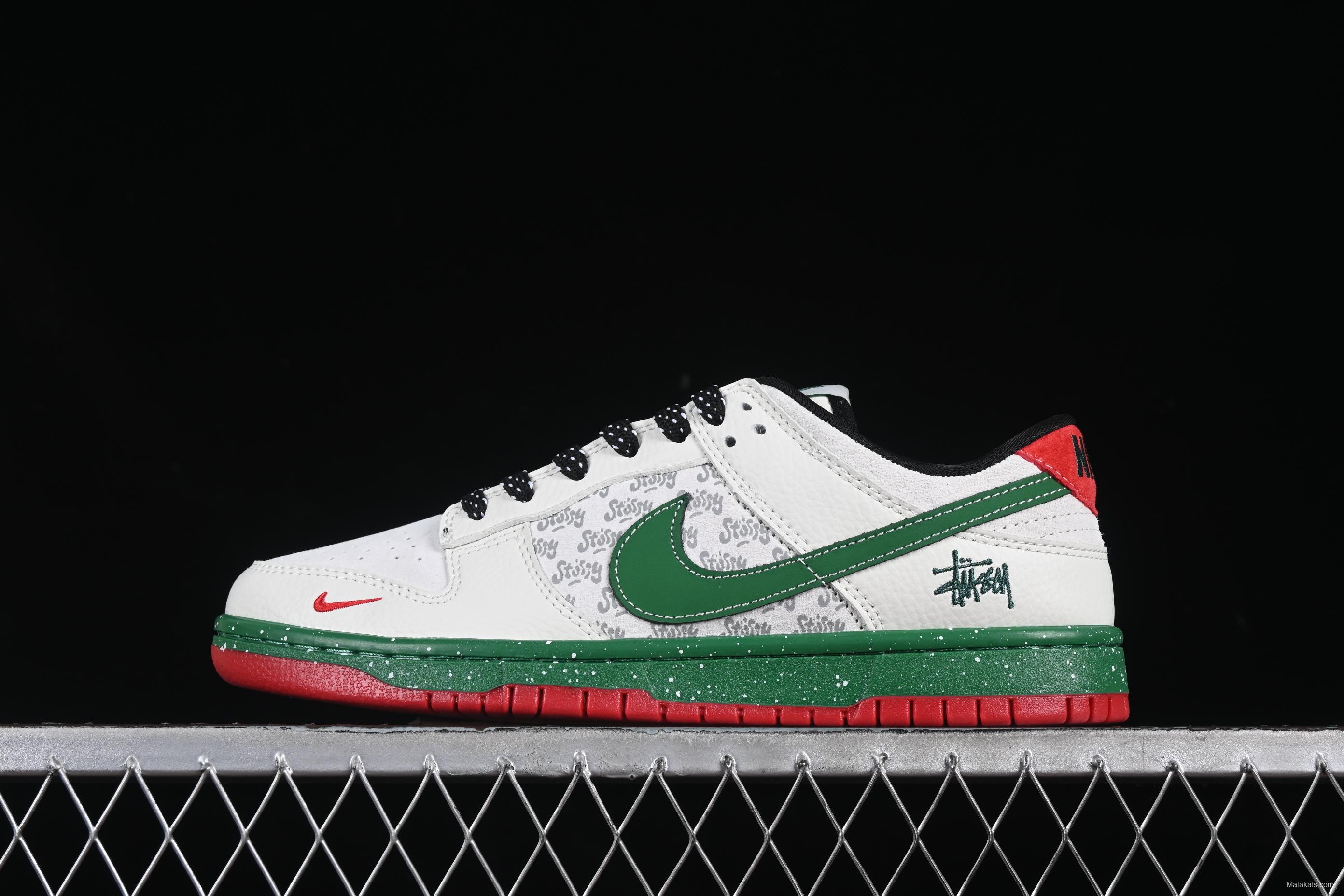 Nike x Stüssy Dunk Low "Holiday Edition" - Limited Edition Sneaker