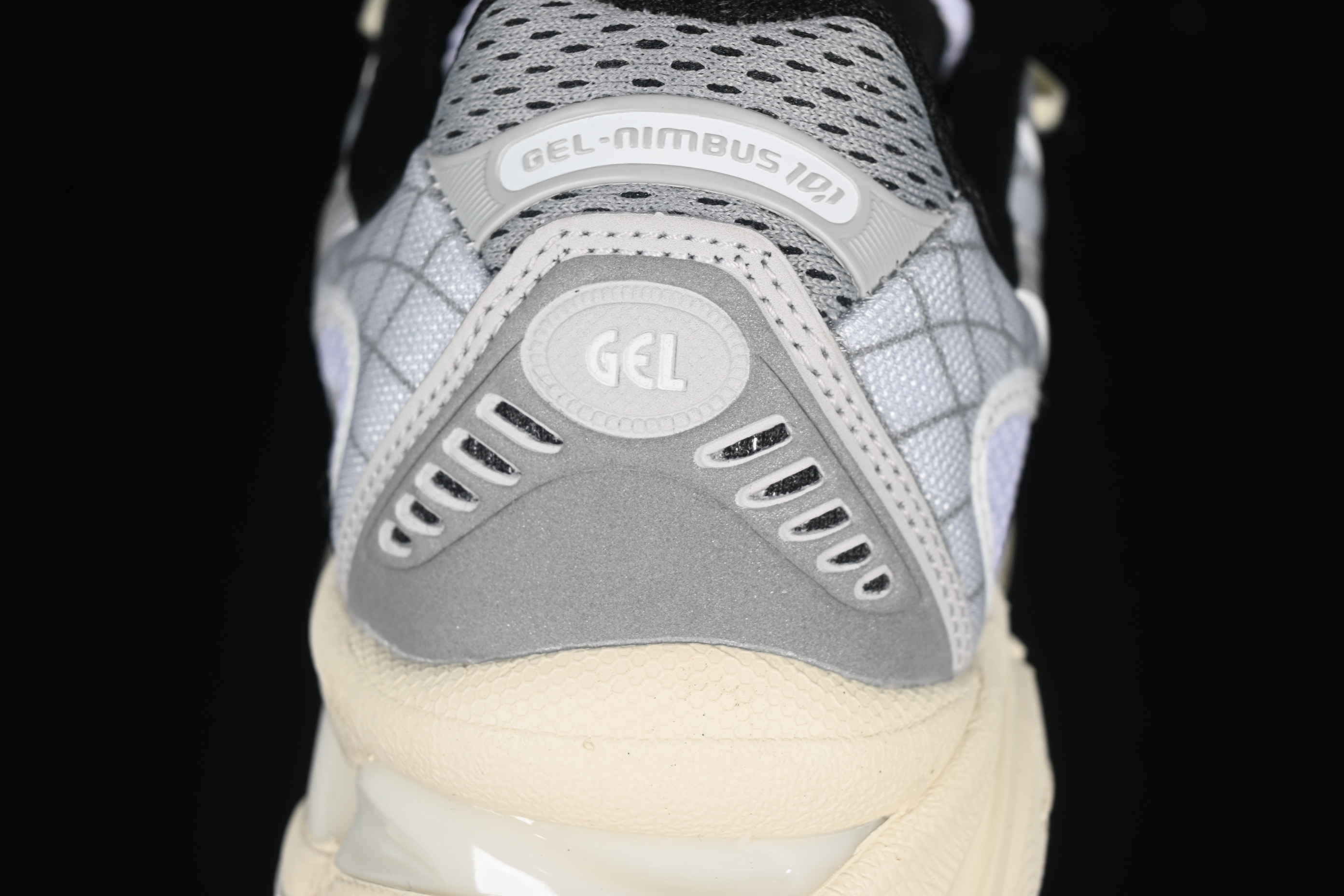 Asics Gel-Nimbus 10.1 Retro Breathable Casual Shoes with Cushioning for Men - 1203A673-100