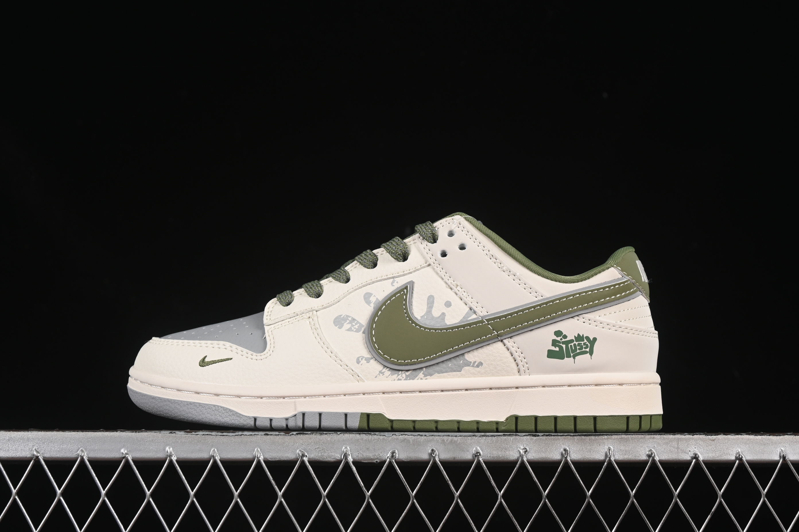 Nike SB Dunk Low Stussy Collaboration Two-Tone Explosion Green Swoosh Anniversary High-End Custom Low-Top Casual Skate Shoes - XS6089-594
