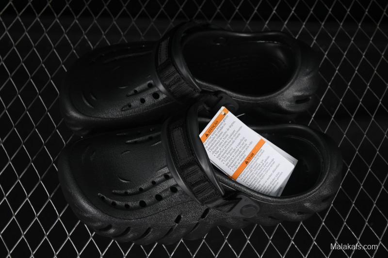 Crocs Classic Clog Slip-On Beach Sandals with Ventilation Holes - B.D4