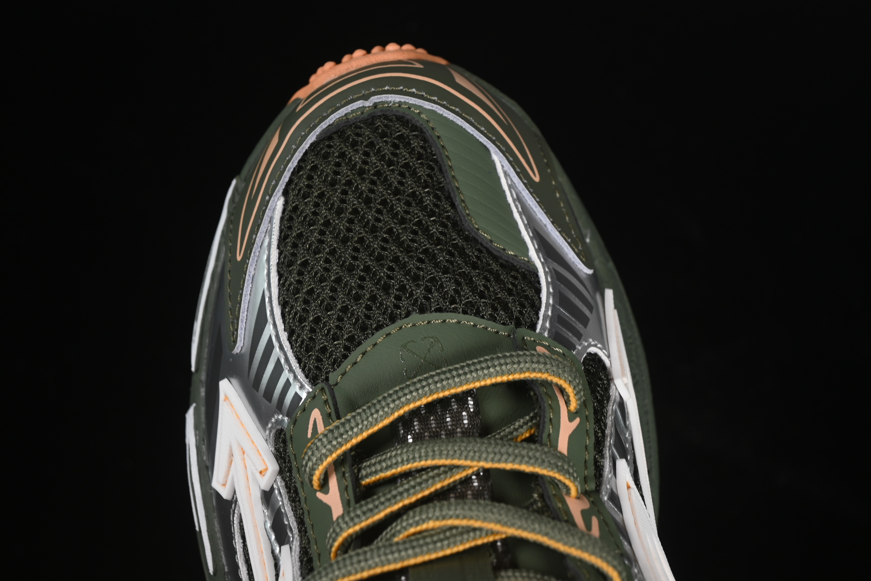 Off-White Be Right Low-Top Lifestyle Sneakers in White Green Orange - C.D4