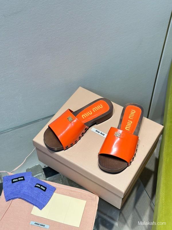 2025 Women Miumiu Orange Patent Leather Slippers