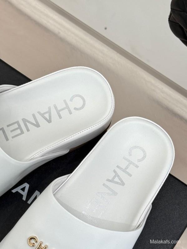 2025 Slippers Chanel White Leather Slippers KFY00250