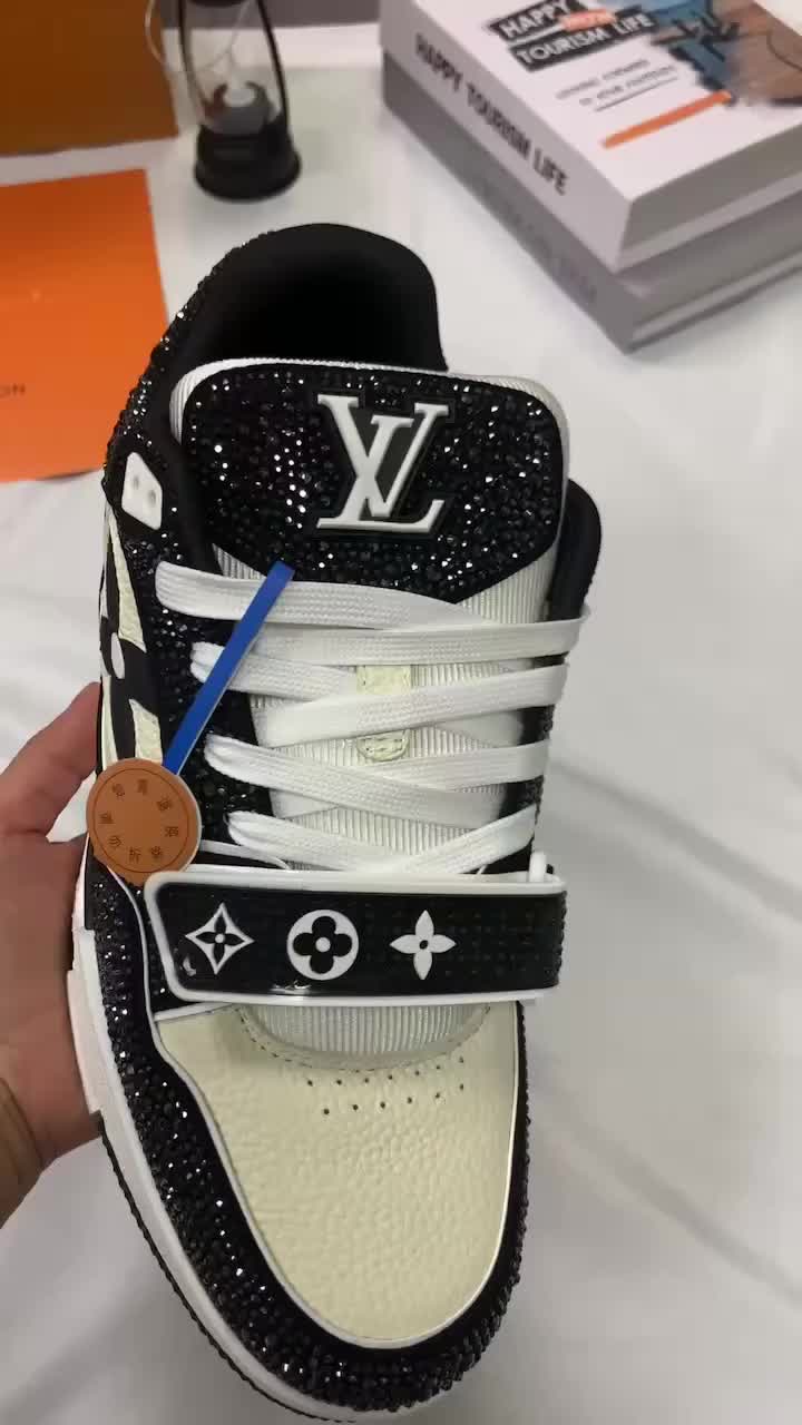 2024 Unisex Louis Vuitton black white leather LV Trainer MJ00420