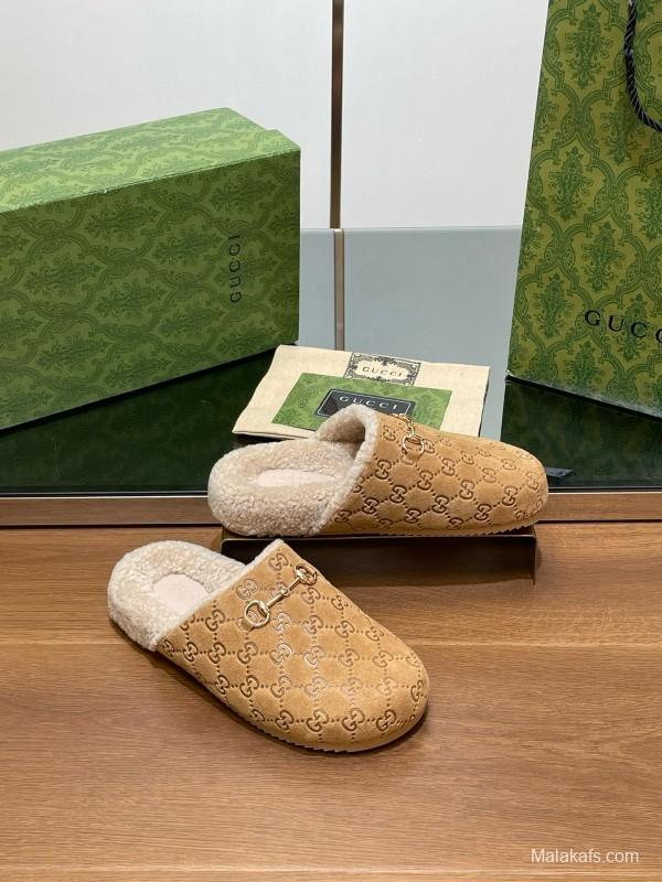 2024 Gucci beige leather slippers GG pattern