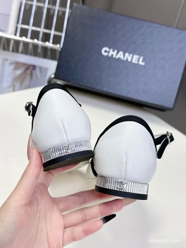 2025 Women Chanel White Black Leather Sandals