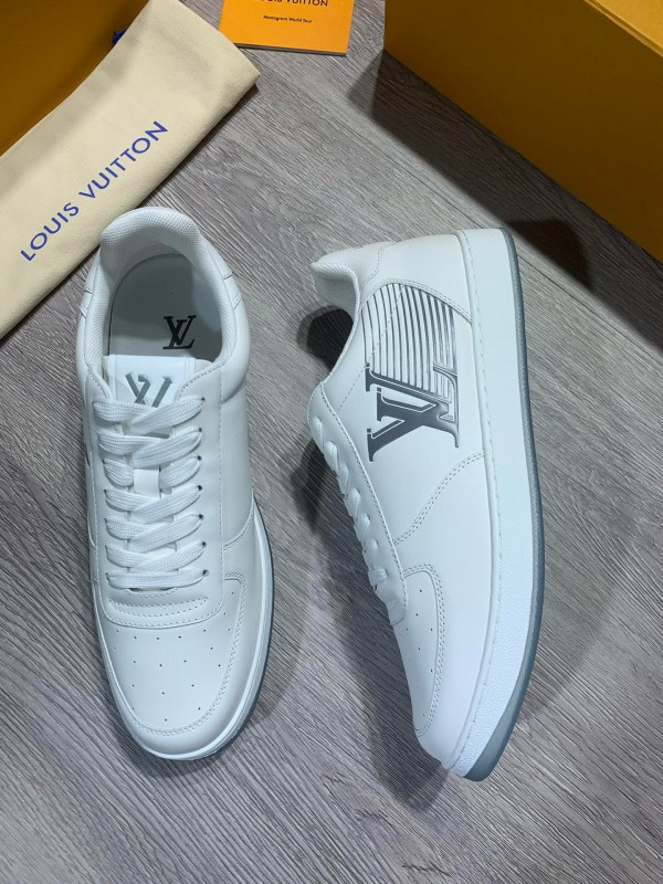 2024 Men Louis Vuitton White Leather Sneakers MJ00380