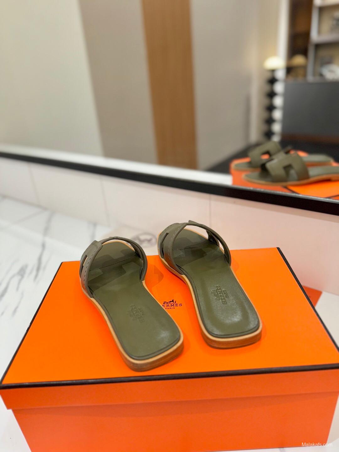 2025 Women Hermès Khaki Leather Slippers KFY00260