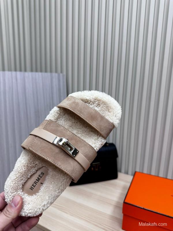 2024 Slippers Hermès Beige Shearling Leather Slippers