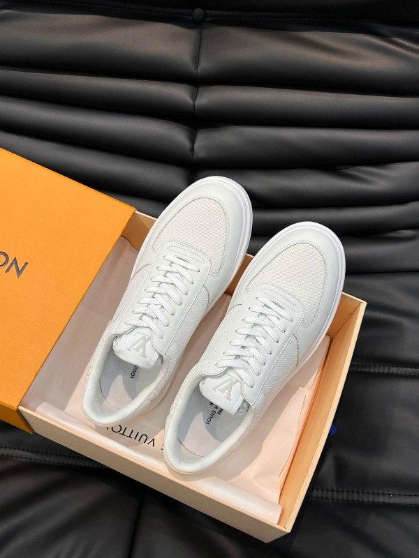 2024 Men Louis Vuitton White Leather Casual Sneakers MJ00400