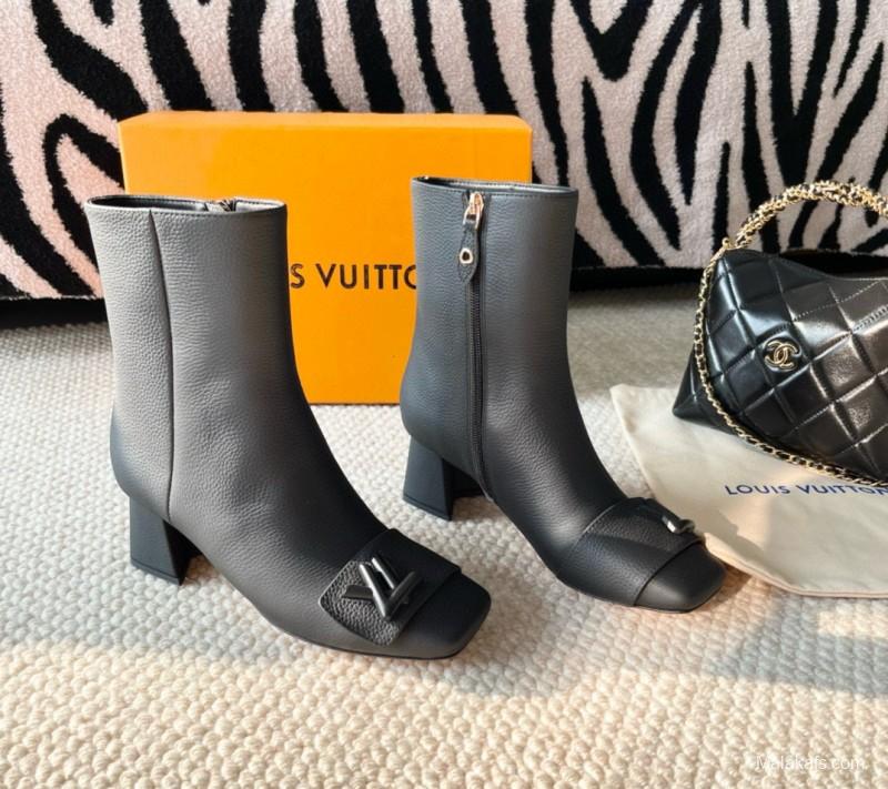 2024 Women Louis Vuitton Black Leather Ankle Boots MJ00420
