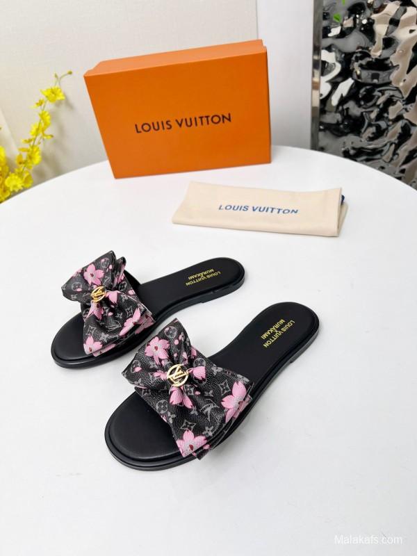 2025 Women Louis Vuitton Black Pink Leather Slippers LY00190