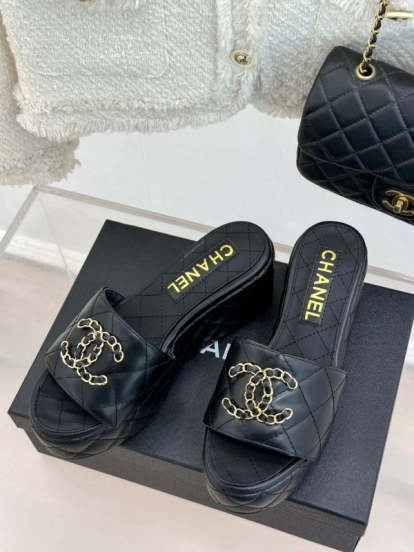 2025 Slippers Chanel Black Leather Slip-On Chain CC Logo