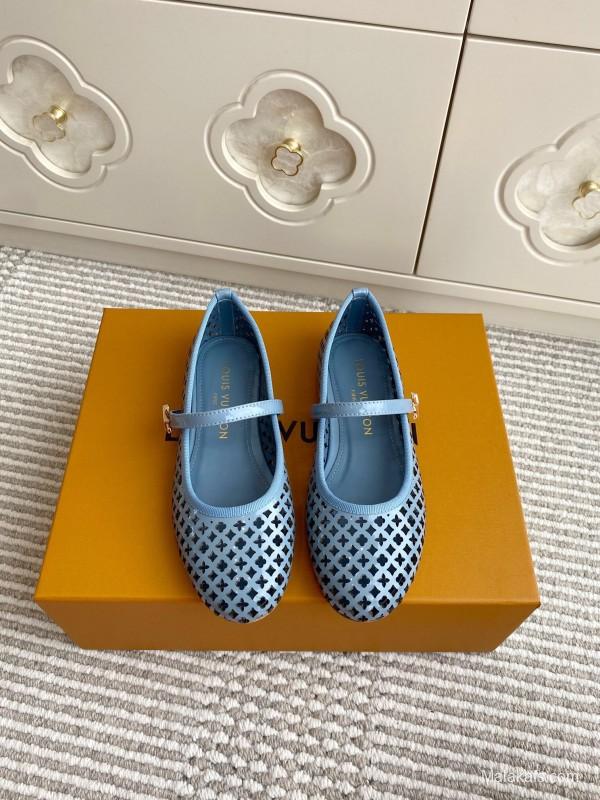 2025 Women Louis Vuitton Light Blue Patent Leather Mary Jane Flats KFY00310