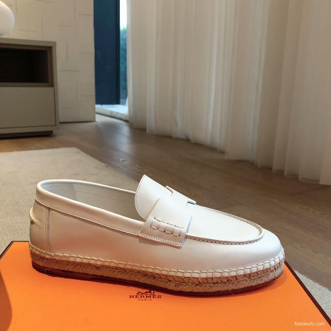 2025 Unisex Hermès White Calfskin Leather Loafers AS00380
