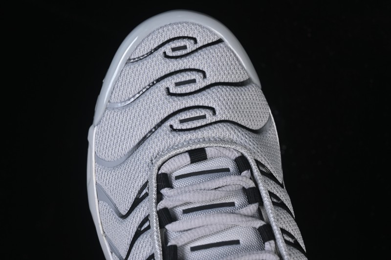 Nike Air Max Plus Retro Running Shoes with Air Cushion Technology - 852630-021