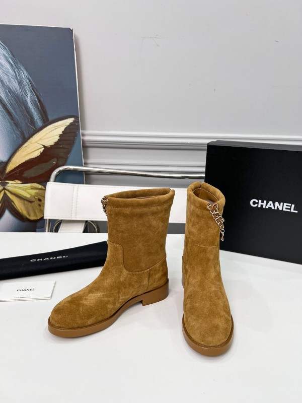 Chanel Quilted Leather Flat Ankle Boots with Four-Leaf Clover and CC Logo - LY00400