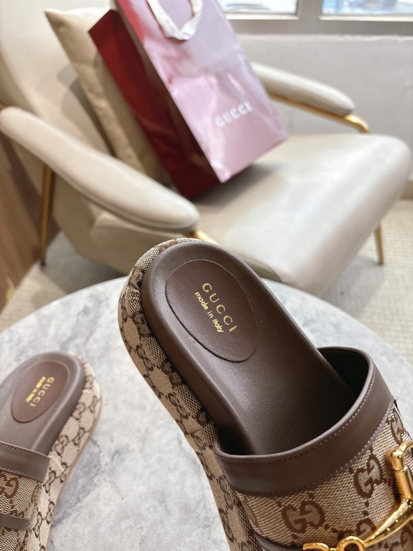 Gucci 2025/SS Women's Sandals with Iconic Horsebit Detail and Gold Hardware - LY00270