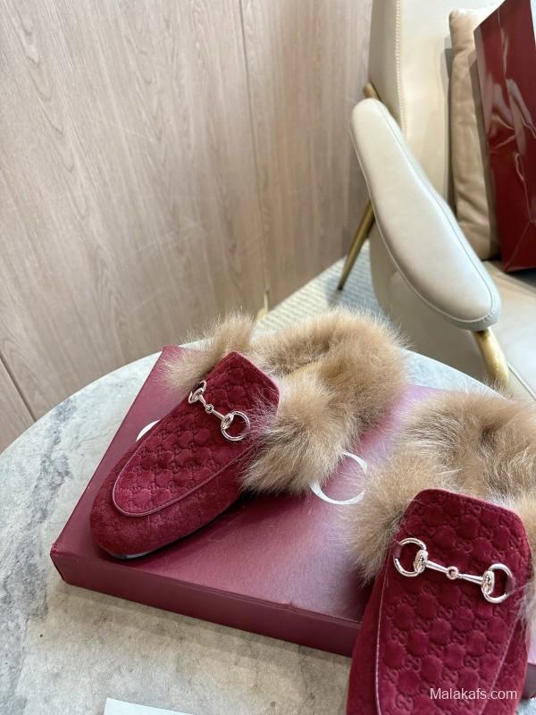 Gucci Women's Fur Mule with Double G Pattern and Horsebit Detail - LY00340