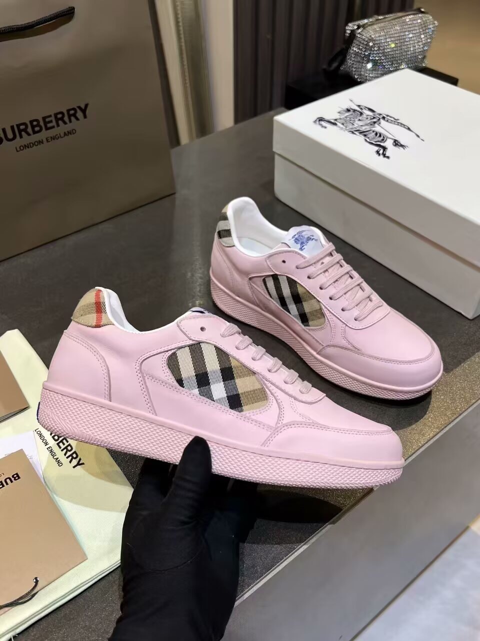Burberry 2025/SS Italian-Made Sneakers with Equestrian Knight Design Label - KFY00300