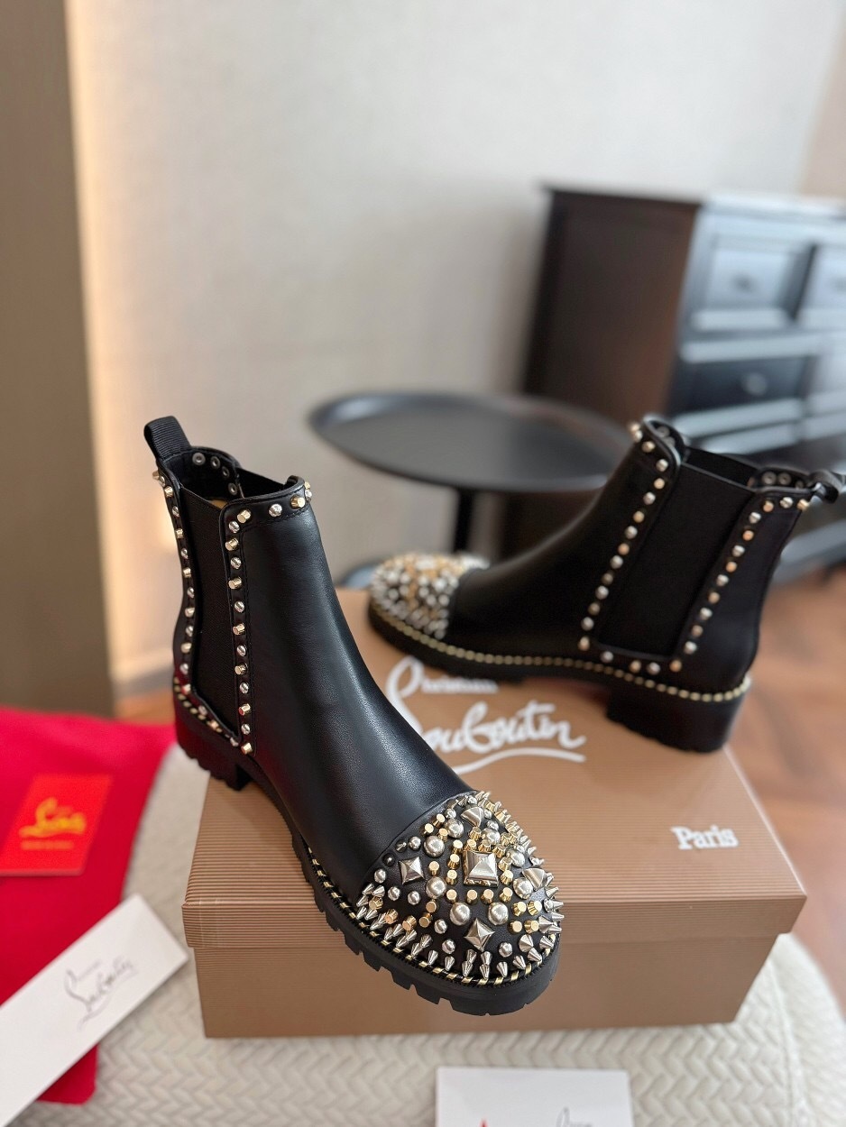 Christian Louboutin Fall/Winter 2025 Classic Ankle Boots with Studded Toe and Dual-Color Sole - LY00350
