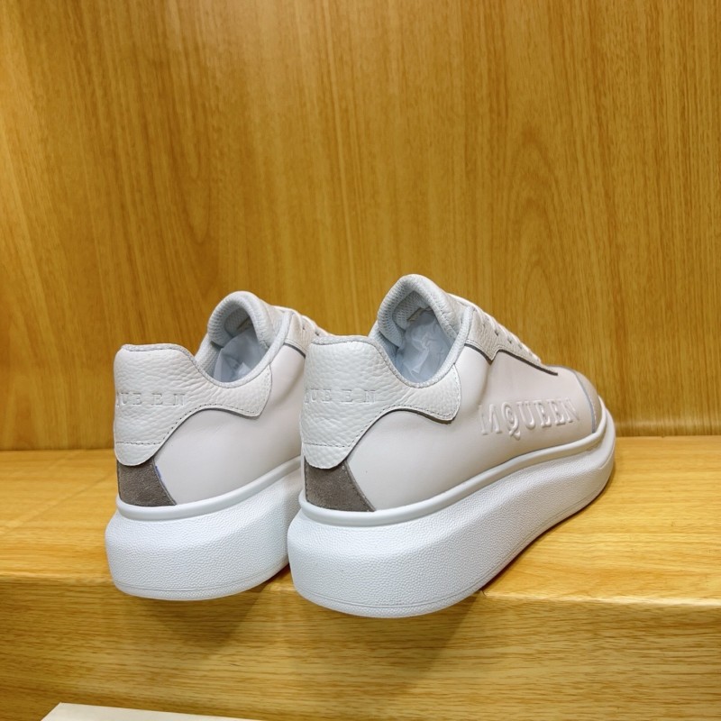 Alexander McQueen Spring 2025 Collection Platform Sneakers with Thick Sole Design - AS00320