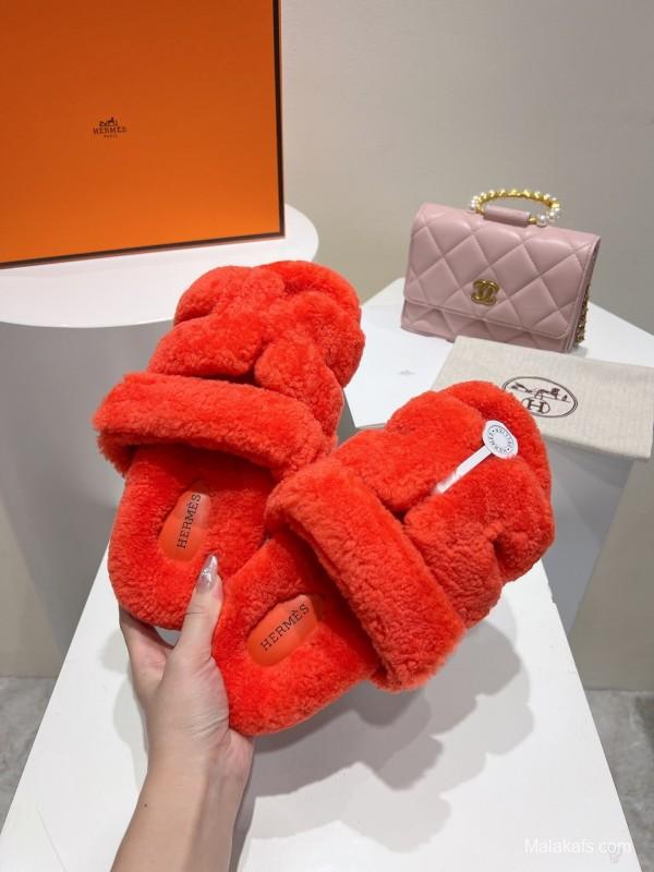 Herschel Supply Co. Love Uncle Full Wool Slippers with Wavy Fur Design - LY00270