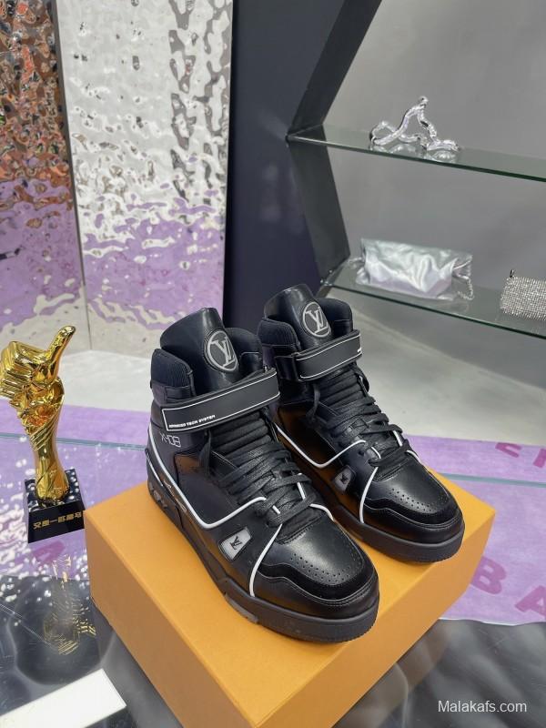 LV Trainer Maxi Sneakers with Multi-Color LED Charging Cable - AS00760