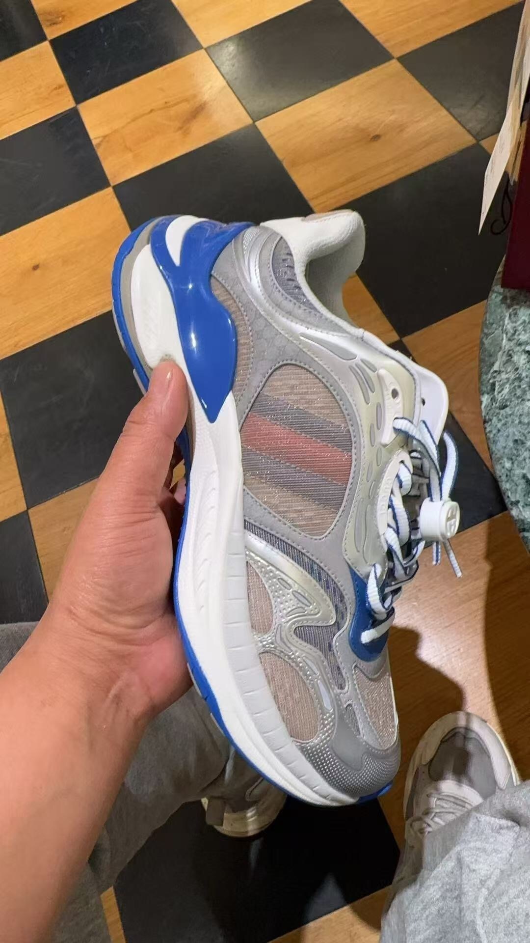 Gucci 2.0 Sneakers with Reflective Stripes and Retro Design - AS00450