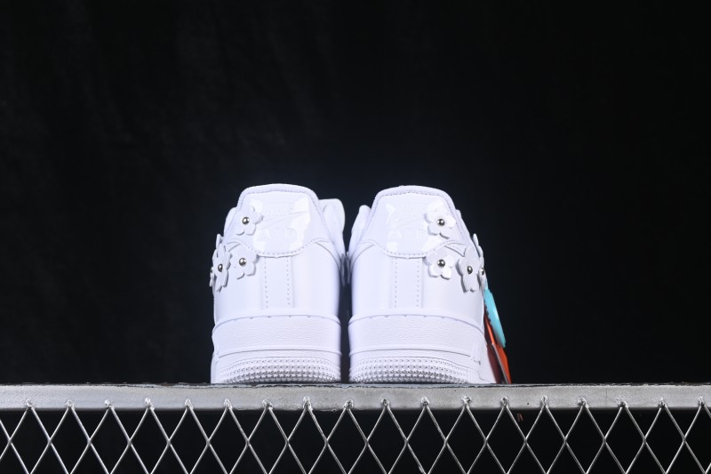 Nike Air Force 1 '07 Low Casual Skateboarding Shoes with Full-Length Air Cushion - IR8637-100