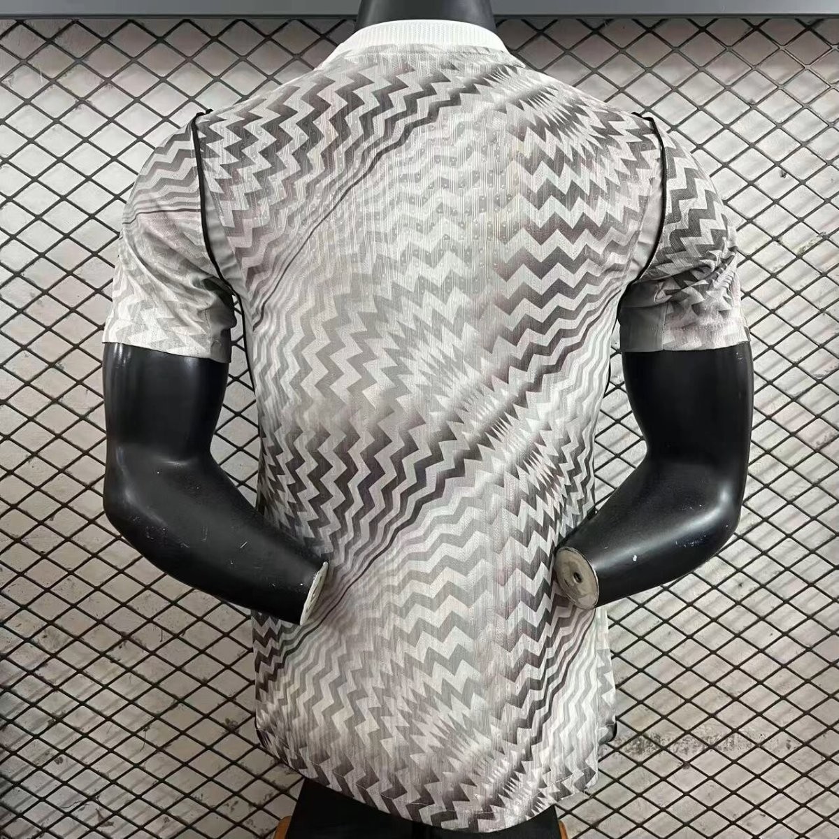 Player Version 26/27 Corinthians Goalkeeper Jersey With Distinctive Black/White Zigzag Pattern